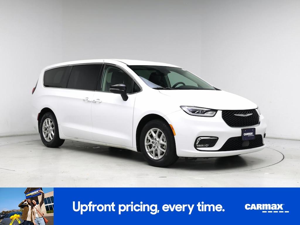 used 2024 Chrysler Pacifica car, priced at $27,998