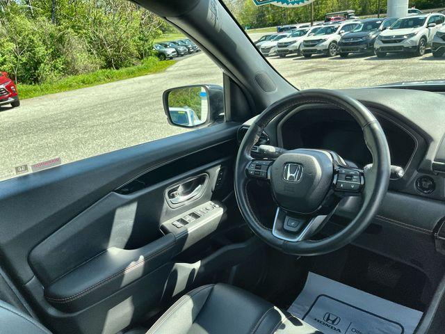 used 2025 Honda Pilot car, priced at $43,888