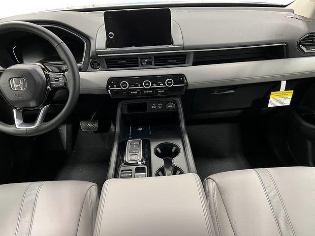 new 2025 Honda Pilot car, priced at $45,095