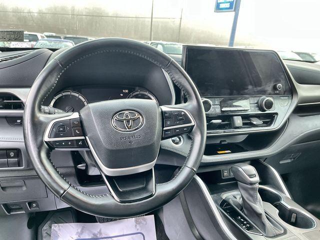 used 2024 Toyota Highlander car, priced at $38,169