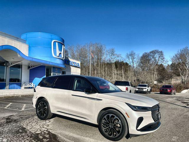 used 2024 Lincoln Nautilus car, priced at $46,899