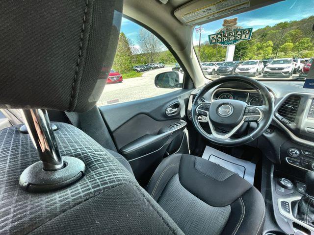 used 2016 Jeep Cherokee car, priced at $10,907