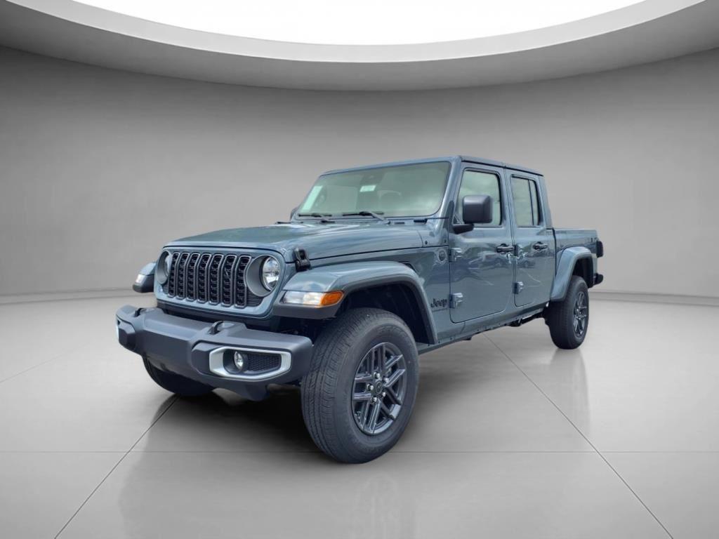 new 2025 Jeep Gladiator car, priced at $43,647