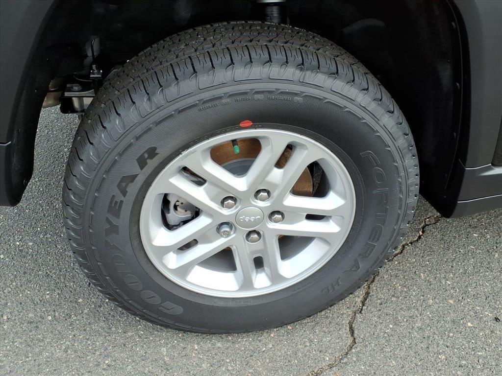 new 2025 Jeep Grand Cherokee car, priced at $35,625