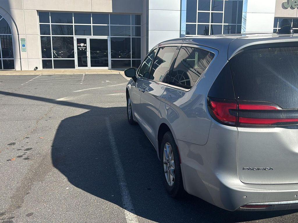 used 2024 Chrysler Pacifica car, priced at $27,691