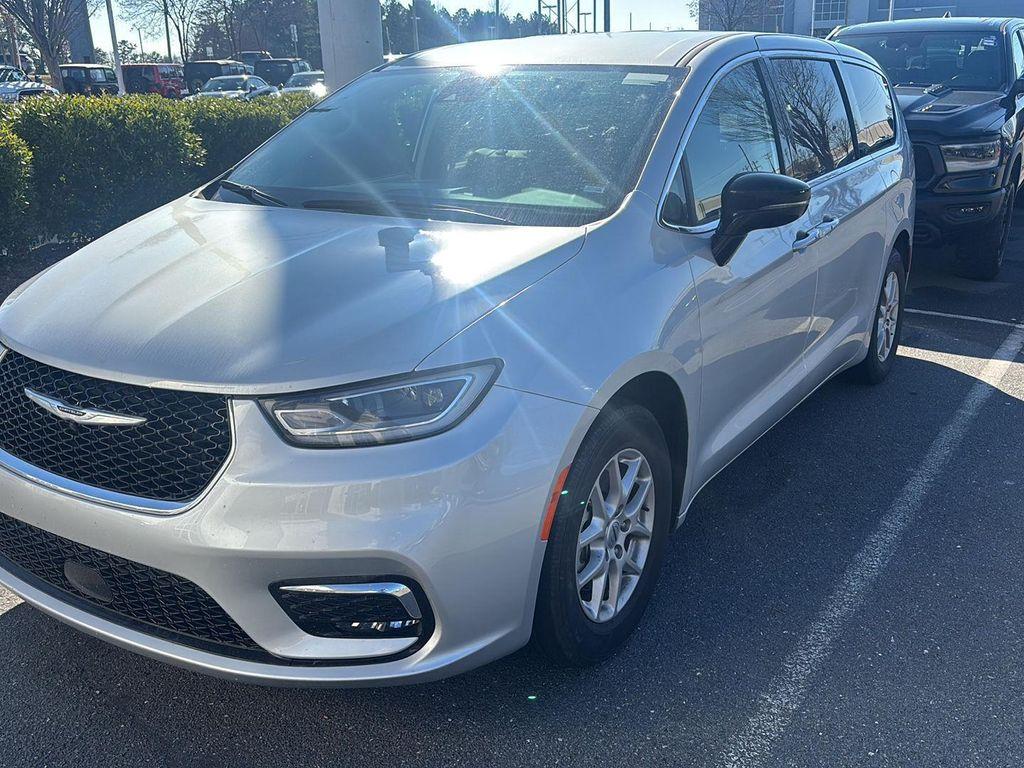 used 2024 Chrysler Pacifica car, priced at $27,691