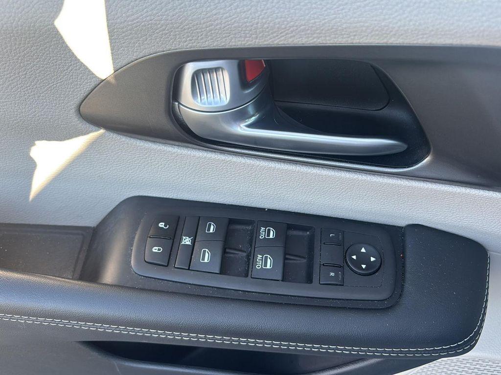 used 2024 Chrysler Pacifica car, priced at $27,691