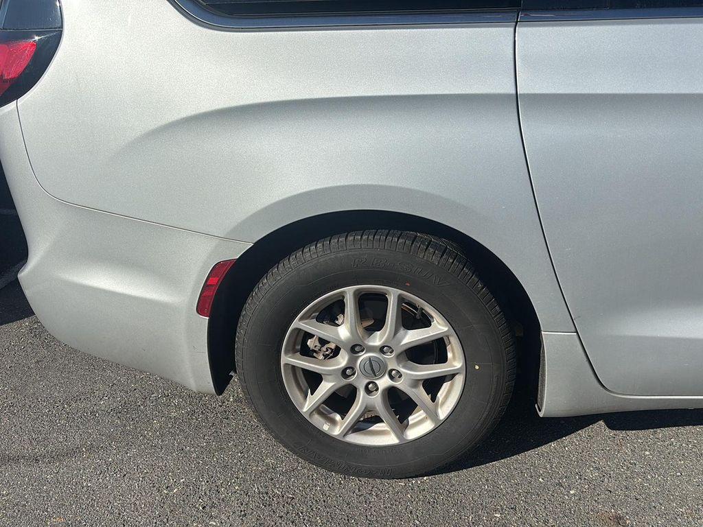 used 2024 Chrysler Pacifica car, priced at $27,691