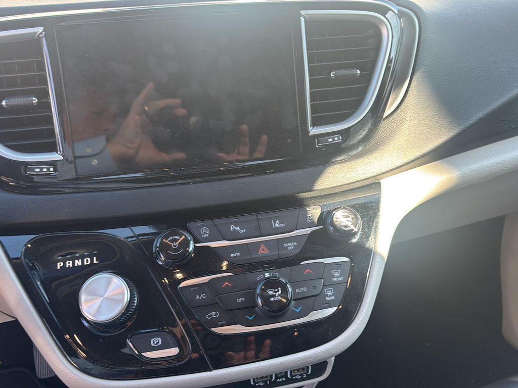 used 2024 Chrysler Pacifica car, priced at $27,691