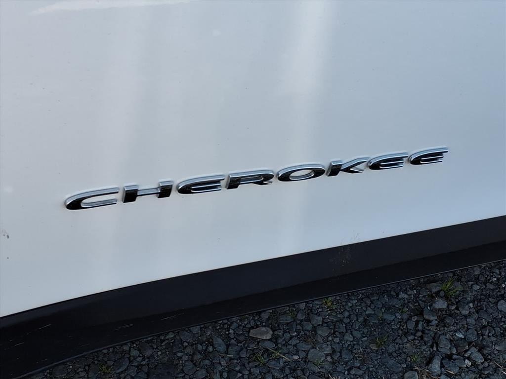 used 2022 Jeep Cherokee car, priced at $25,392