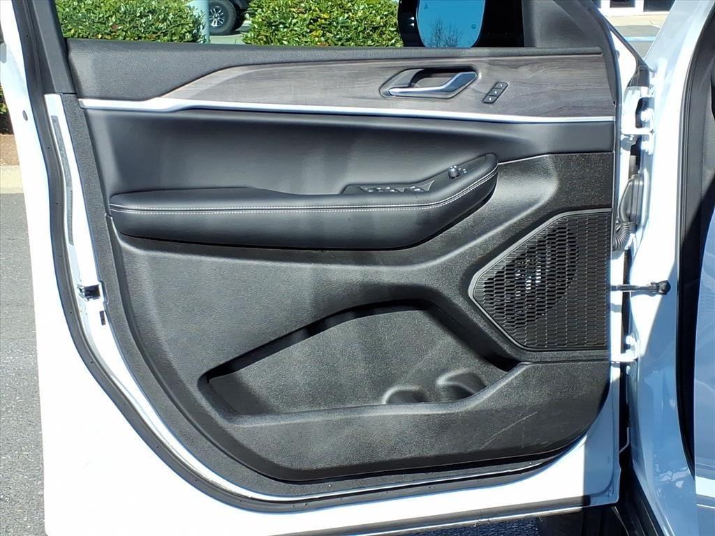 new 2025 Jeep Grand Cherokee L car, priced at $50,490