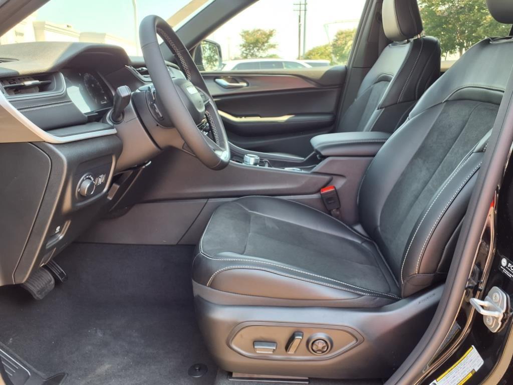 new 2025 Jeep Grand Cherokee car, priced at $39,625