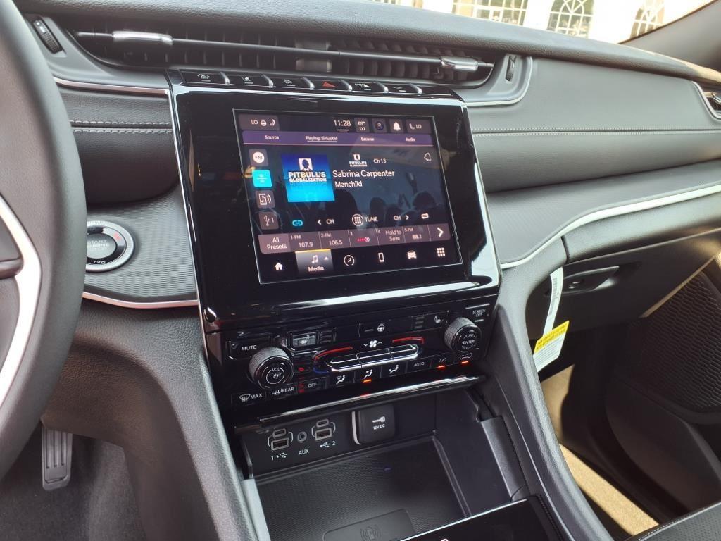 new 2025 Jeep Grand Cherokee car, priced at $39,625