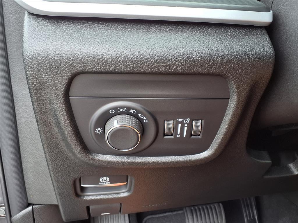 new 2025 Jeep Grand Cherokee car, priced at $41,625