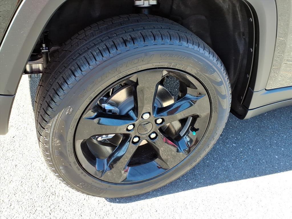 new 2025 Jeep Grand Cherokee car, priced at $47,881