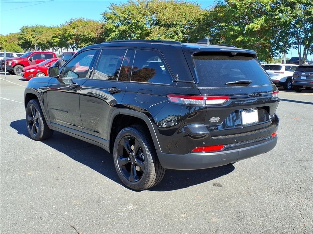 new 2025 Jeep Grand Cherokee car, priced at $45,235