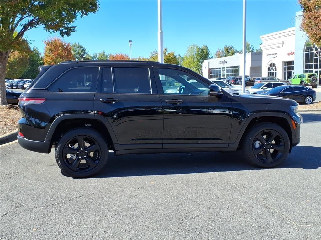 new 2025 Jeep Grand Cherokee car, priced at $45,235