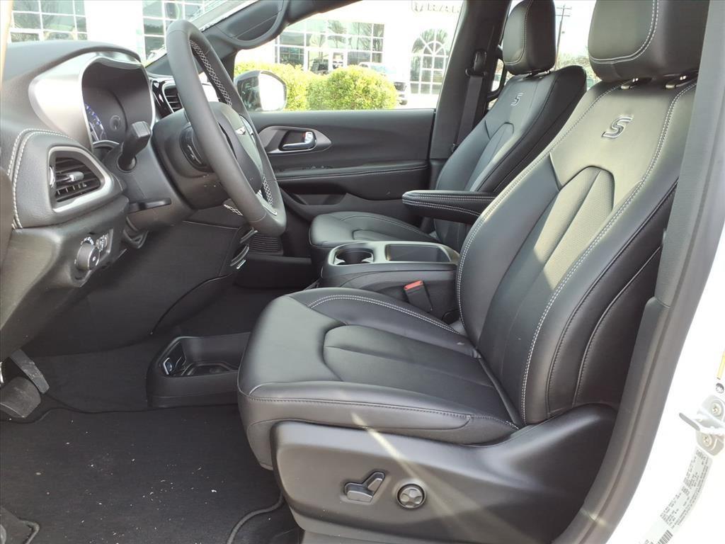 new 2026 Chrysler Pacifica car, priced at $44,910