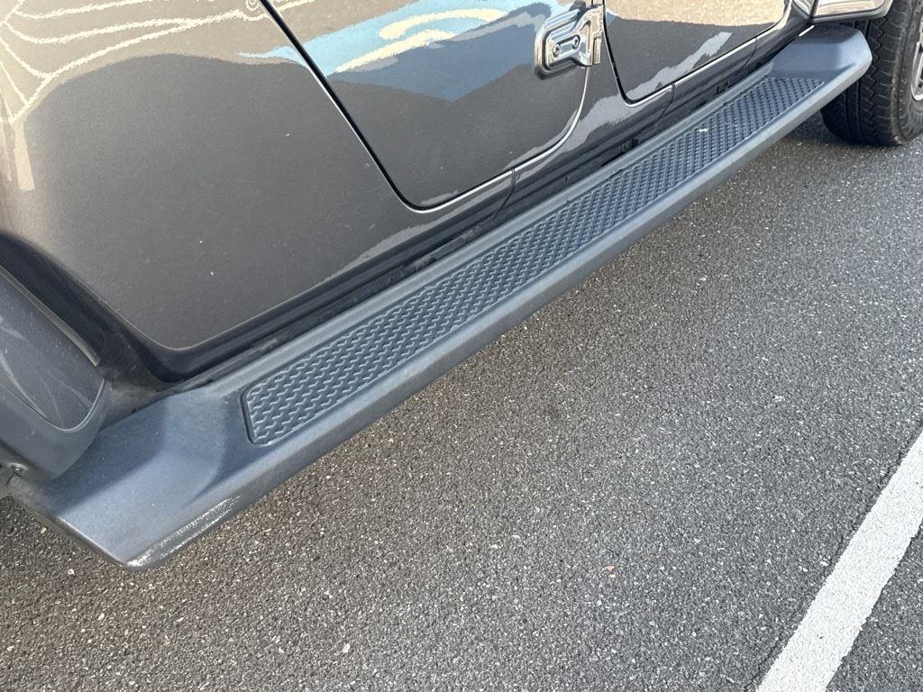 used 2021 Jeep Gladiator car, priced at $35,595