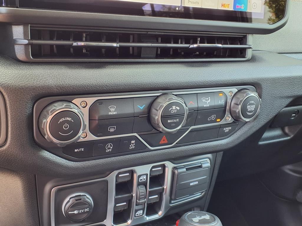 new 2025 Jeep Wrangler car, priced at $42,781