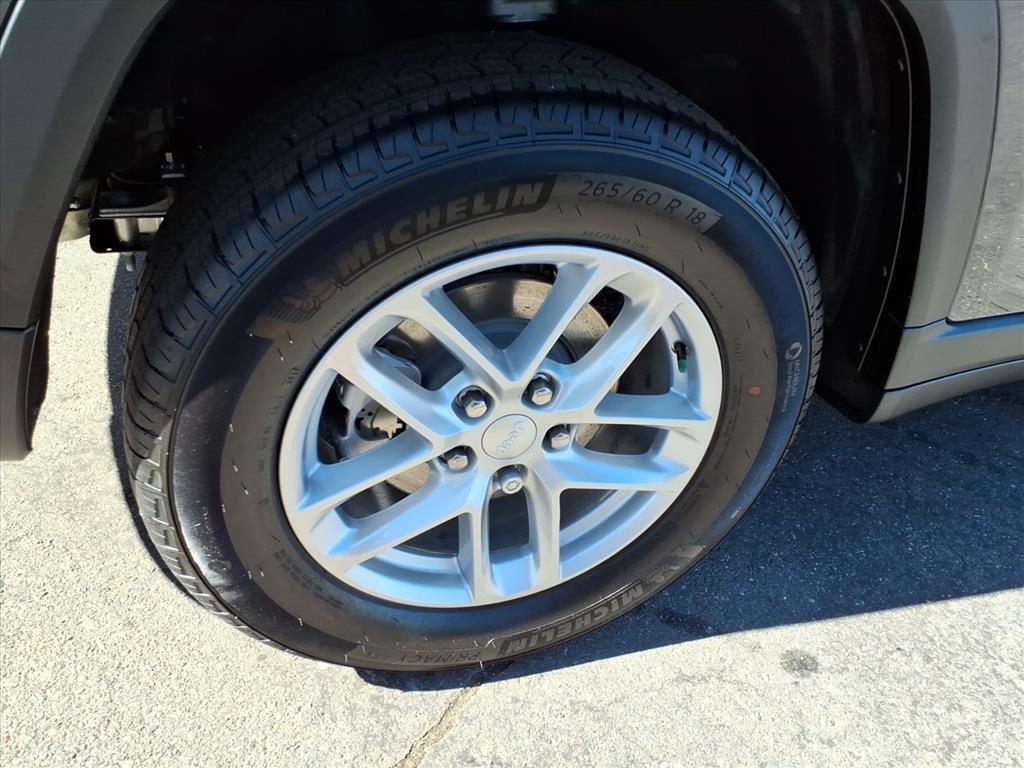 new 2025 Jeep Grand Cherokee car, priced at $36,620