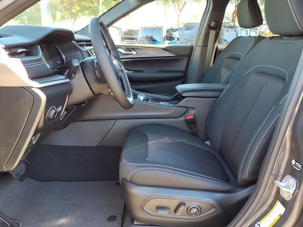 new 2025 Jeep Grand Cherokee car, priced at $36,620