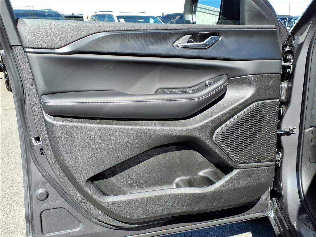 new 2025 Jeep Grand Cherokee car, priced at $36,620