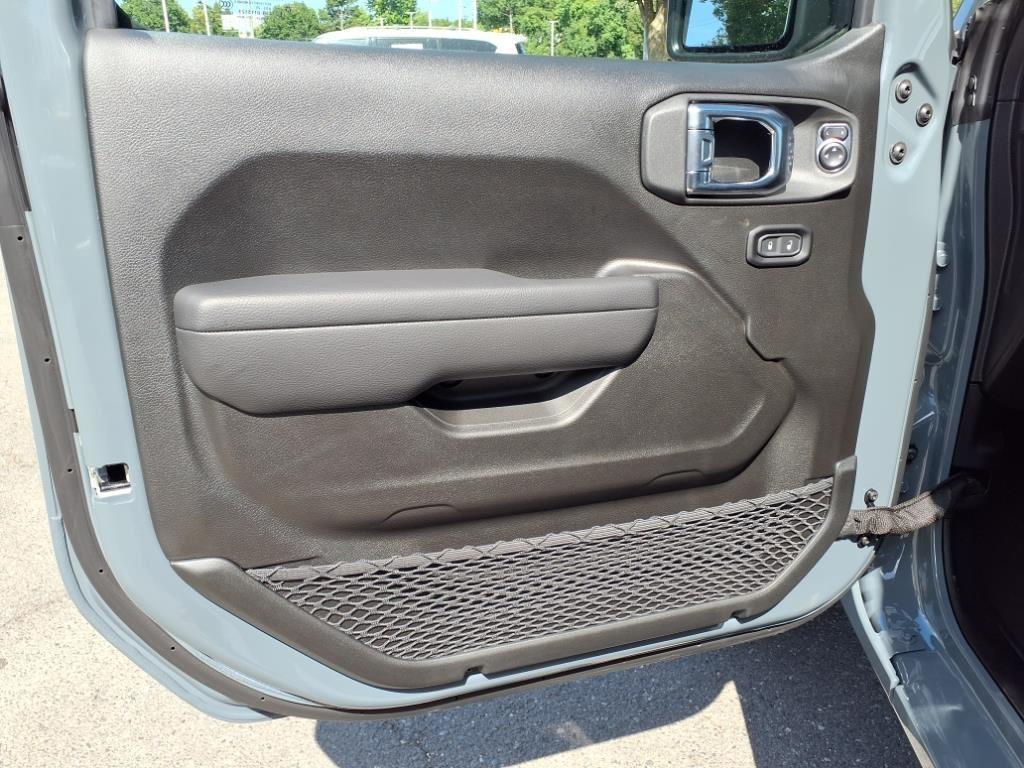 new 2025 Jeep Wrangler car, priced at $44,776