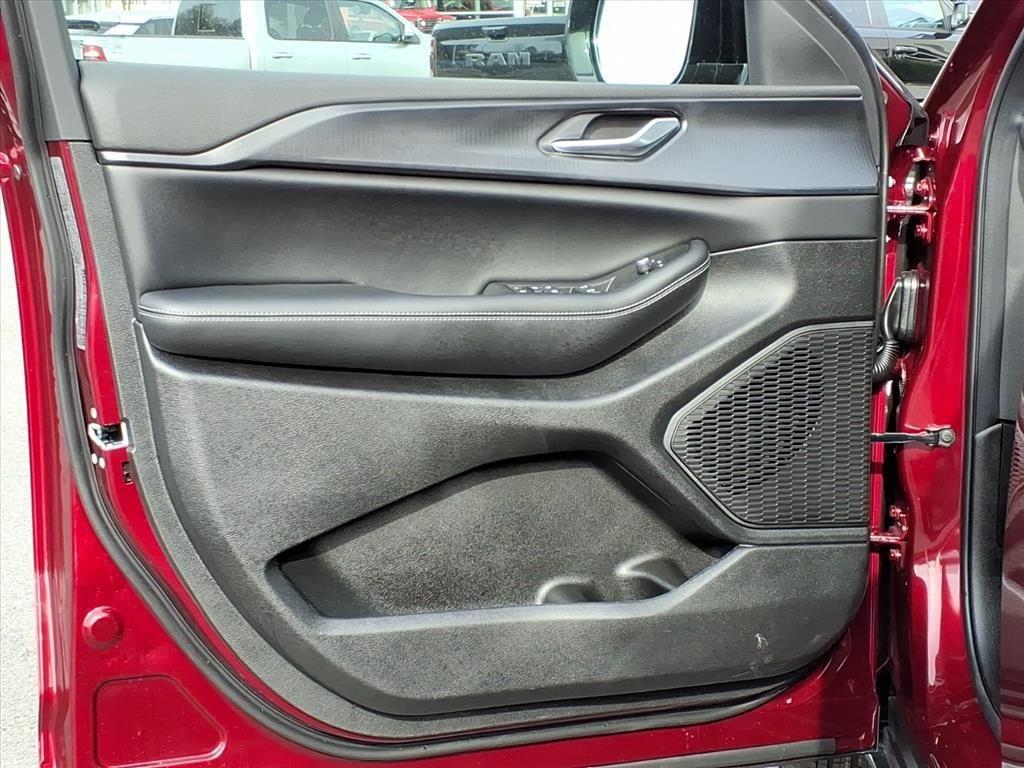 new 2025 Jeep Grand Cherokee L car, priced at $40,330