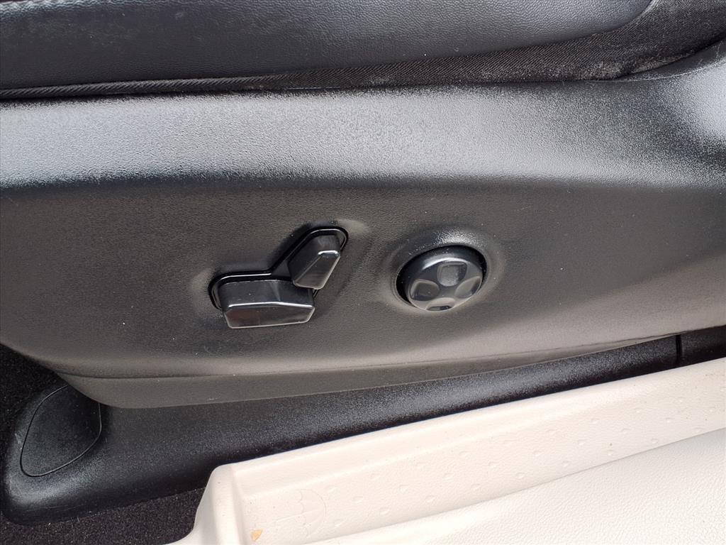 used 2024 Chrysler Pacifica car, priced at $27,791