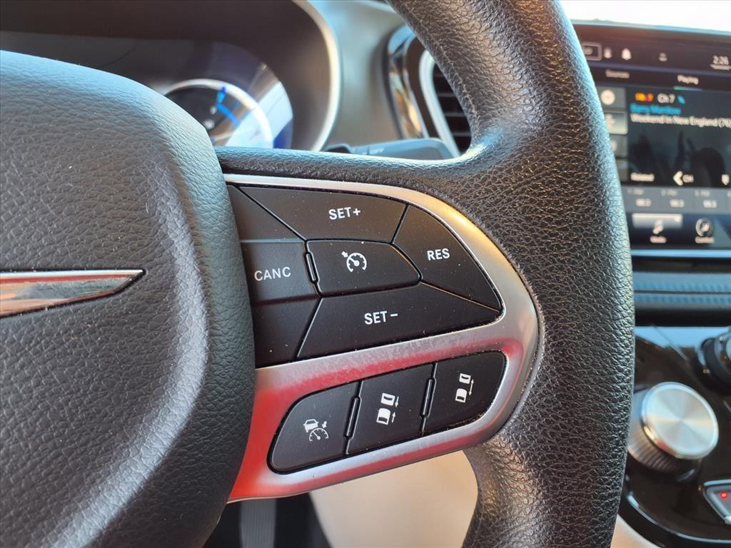 used 2021 Chrysler Pacifica Hybrid car, priced at $20,895