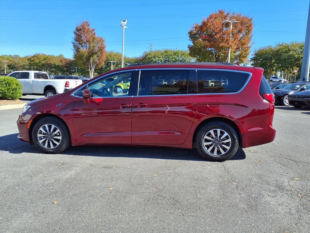 used 2021 Chrysler Pacifica Hybrid car, priced at $20,895