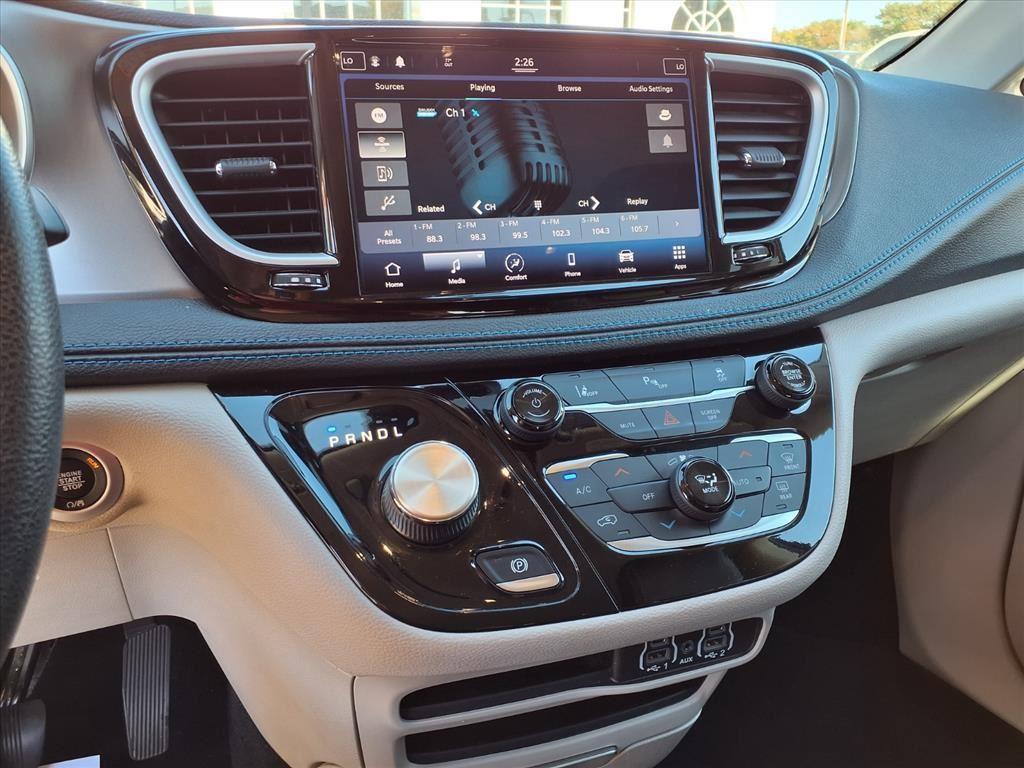 used 2021 Chrysler Pacifica Hybrid car, priced at $20,895