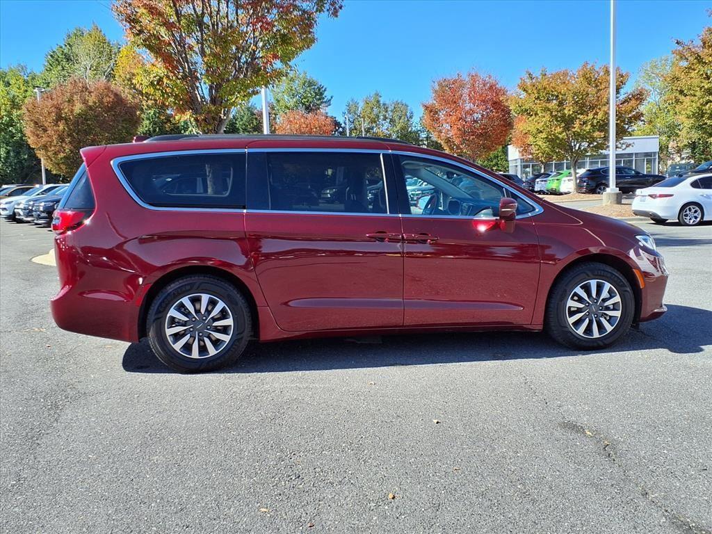 used 2021 Chrysler Pacifica Hybrid car, priced at $20,895