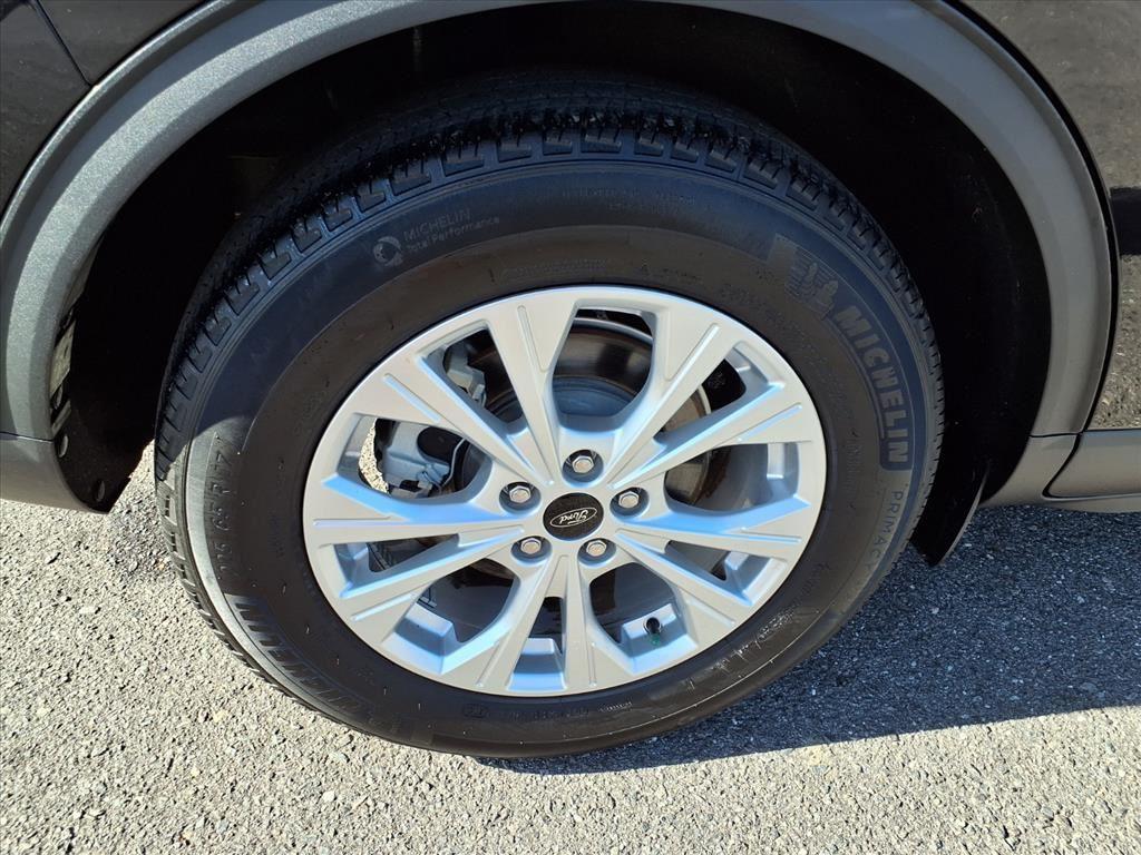 used 2024 Ford Escape car, priced at $19,995