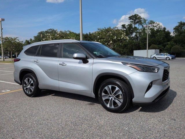 used 2023 Toyota Highlander car, priced at $36,877