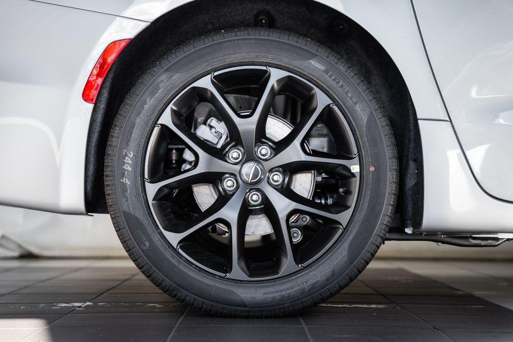 new 2026 Chrysler Pacifica car, priced at $46,025