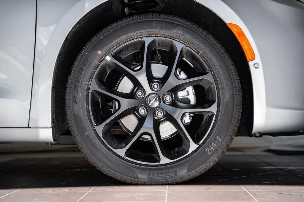 new 2026 Chrysler Pacifica car, priced at $46,025