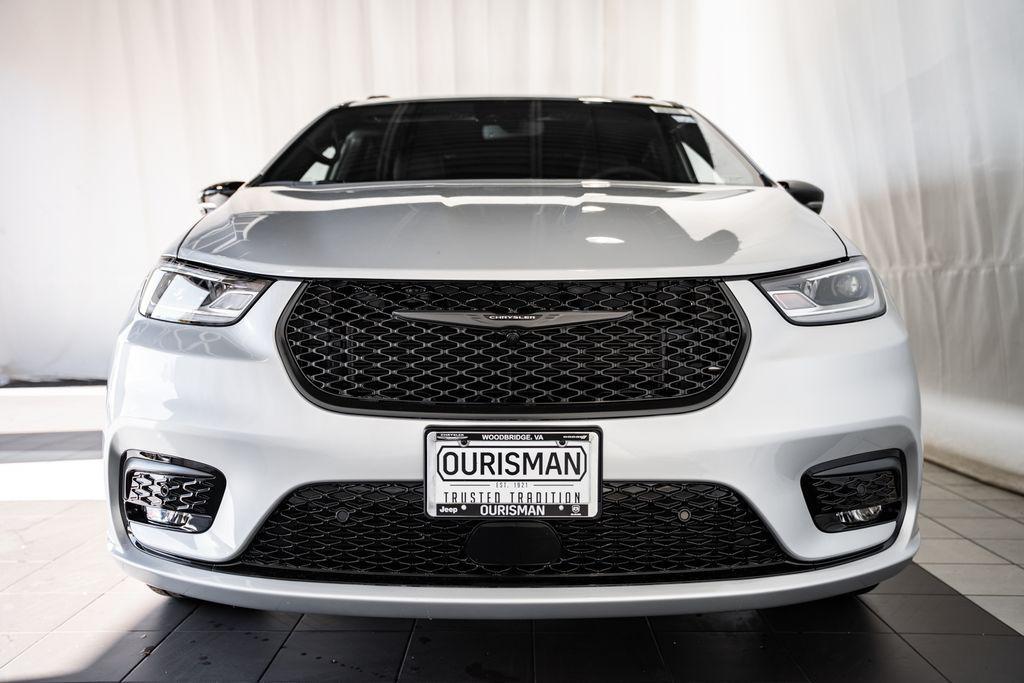 new 2026 Chrysler Pacifica car, priced at $46,025