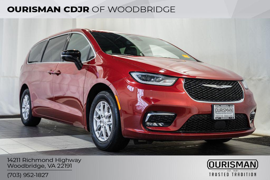 used 2025 Chrysler Pacifica car, priced at $30,000