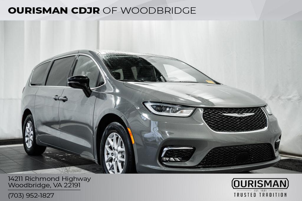 used 2025 Chrysler Pacifica car, priced at $30,000
