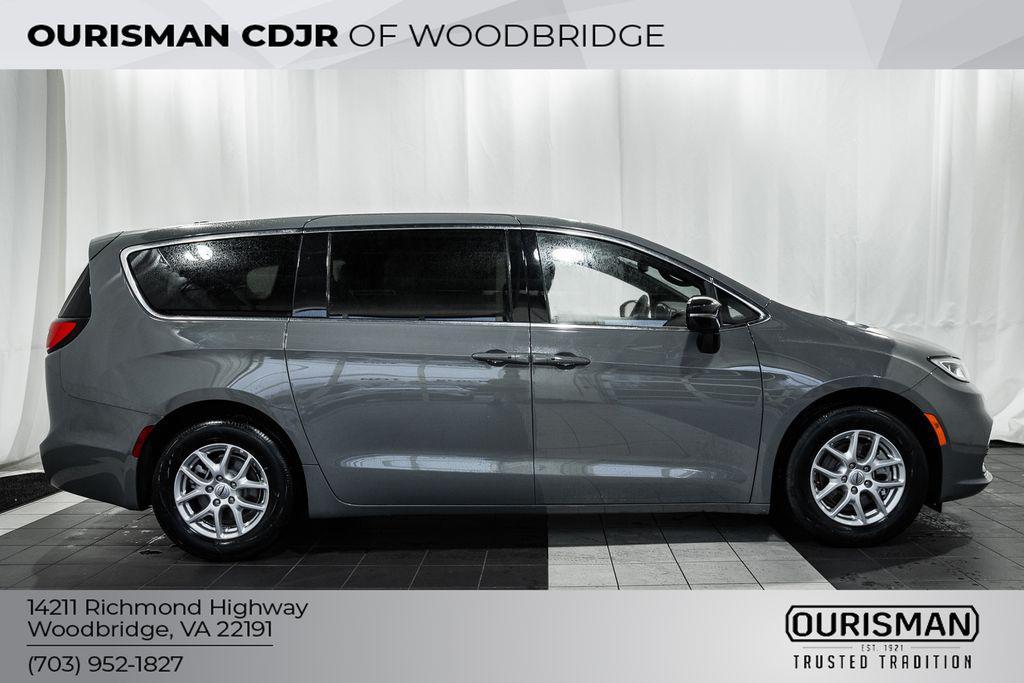 used 2025 Chrysler Pacifica car, priced at $30,000