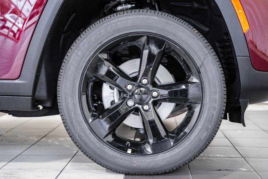 new 2025 Jeep Grand Cherokee car, priced at $39,206