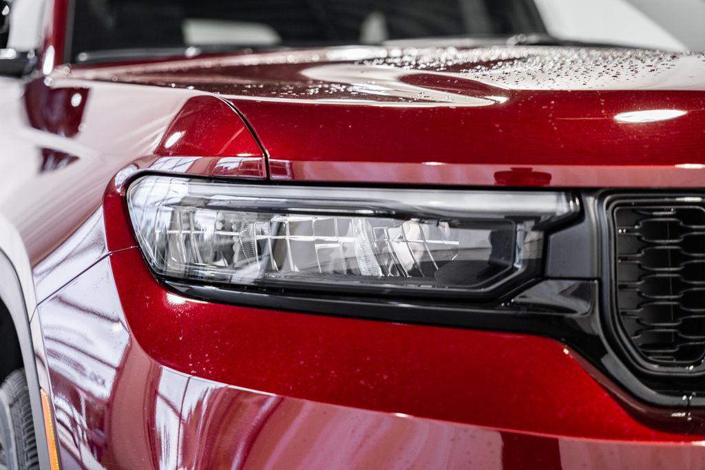 new 2025 Jeep Grand Cherokee car, priced at $39,206