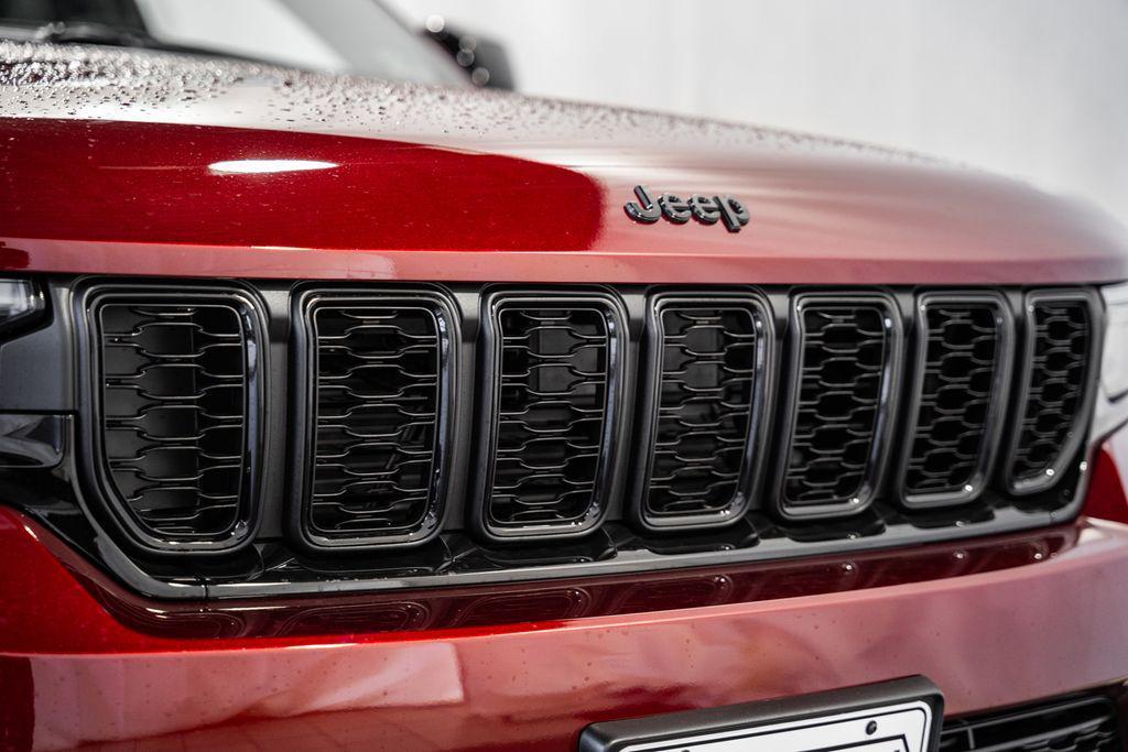 new 2025 Jeep Grand Cherokee car, priced at $39,206