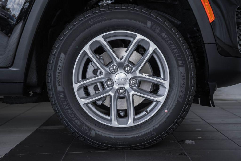 new 2025 Jeep Grand Cherokee car, priced at $34,028