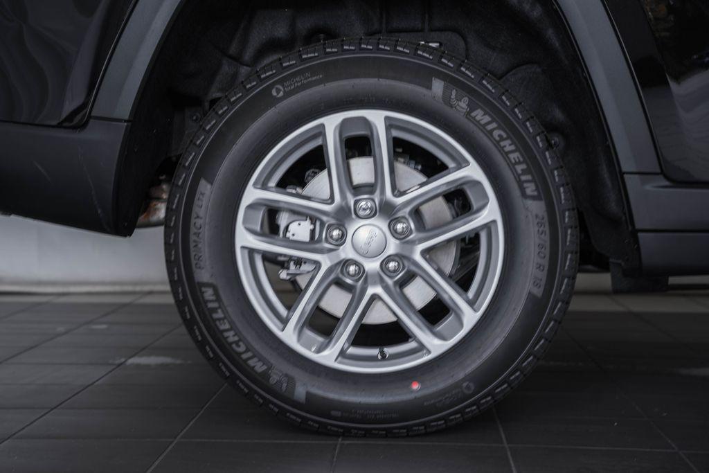 new 2025 Jeep Grand Cherokee car, priced at $34,028