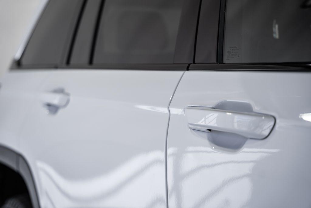 new 2025 Jeep Grand Cherokee car, priced at $33,992