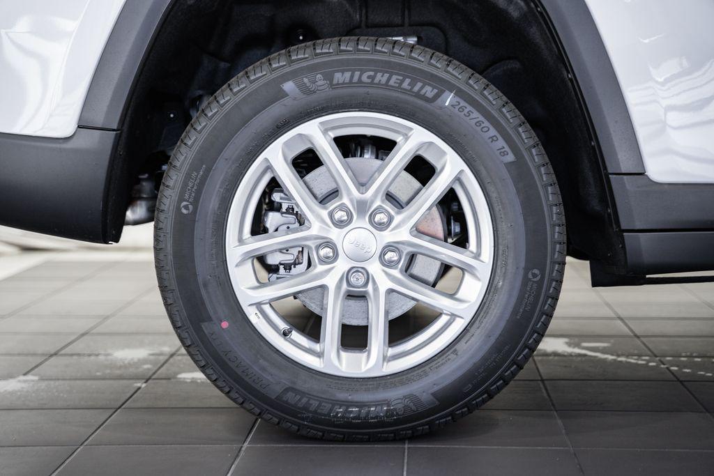 new 2025 Jeep Grand Cherokee car, priced at $33,992