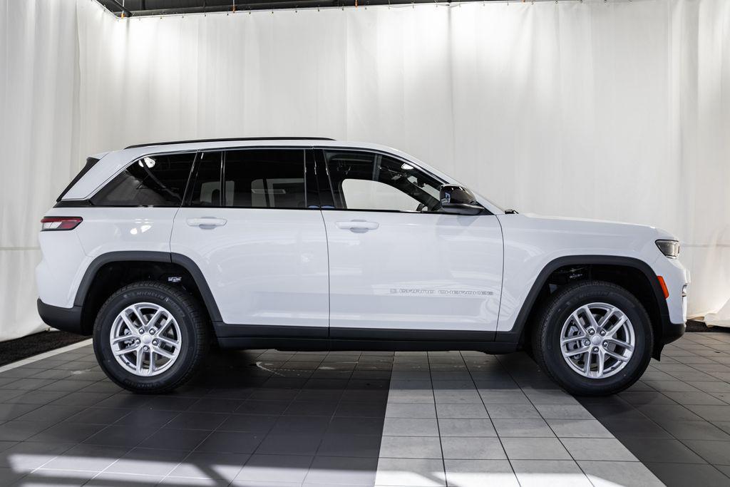 new 2025 Jeep Grand Cherokee car, priced at $33,992